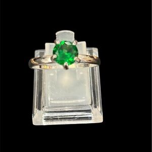 Elegant Silver Ring with Green Gemstone